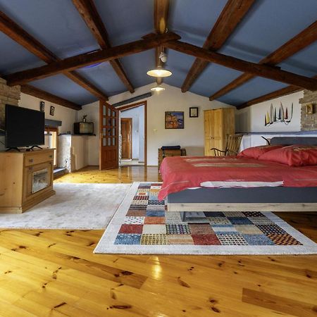 Villa Crni In Crni - Haus Fuer 6 Personen à Labin  Extérieur photo